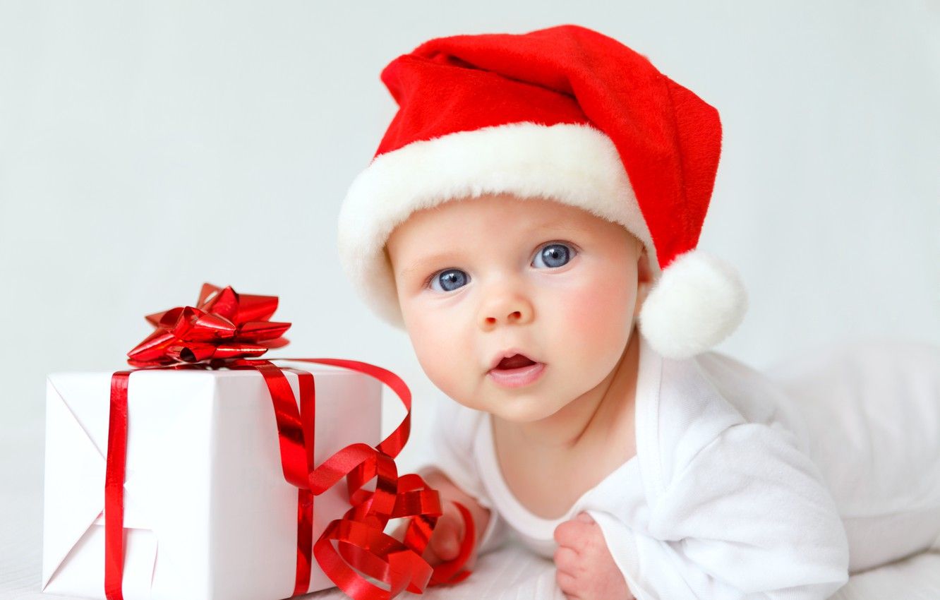 Fun Ideas To Celebrate Your Baby's First Christmas