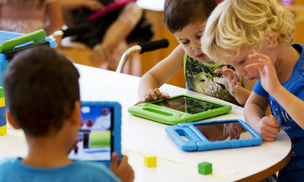 Tech Toys vs Traditional Toys: The Good & Bad